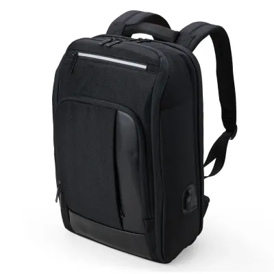 Mochila Nylon 22 litros com detalhes em couro sintético.