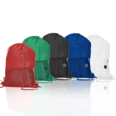 Mochila saco confeccionada em poliéster. Possui compartimento principal superior, bolso frontal d...