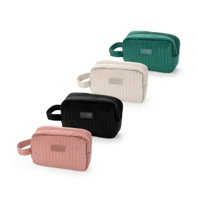 Necessaire Aveludada Com Detalhes em Couro