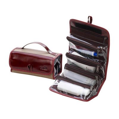 Nécessaire com alça de mão e 4 bolsos internos.
