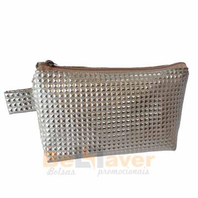 Necessaire Com Textura na Cor Prata