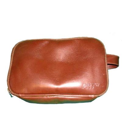 Necessaire em couro personalização em baixo relevo