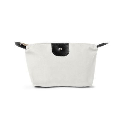 Necessaire em Nylon Oxford Com Detalhes em Couro
