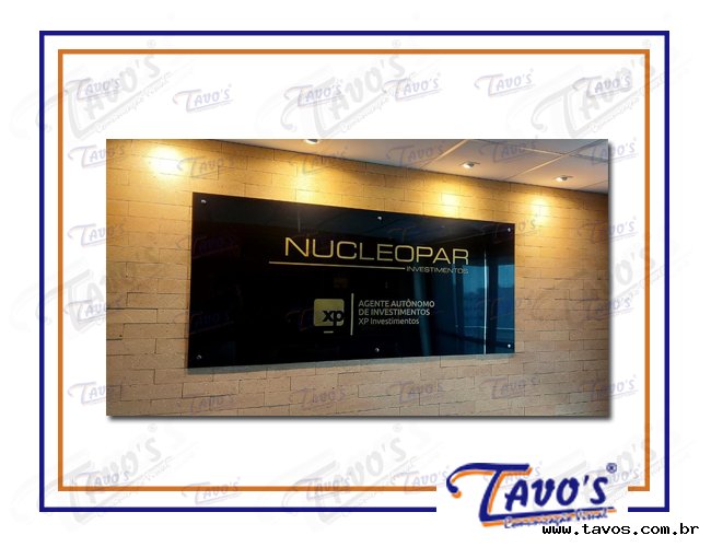Painel acrílico com espaçador