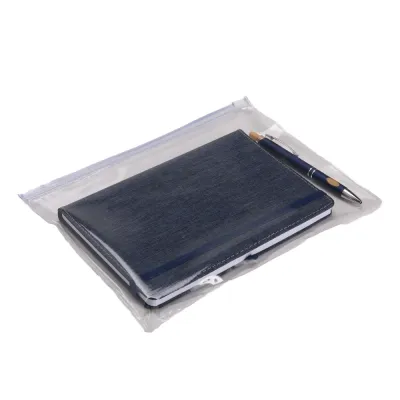 Pasta feita em plástico transparente com fechamento zip zap