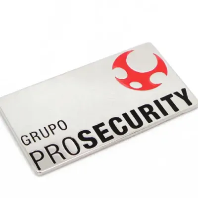 Pin Metalico em Relevo Com Acabamento Prateado