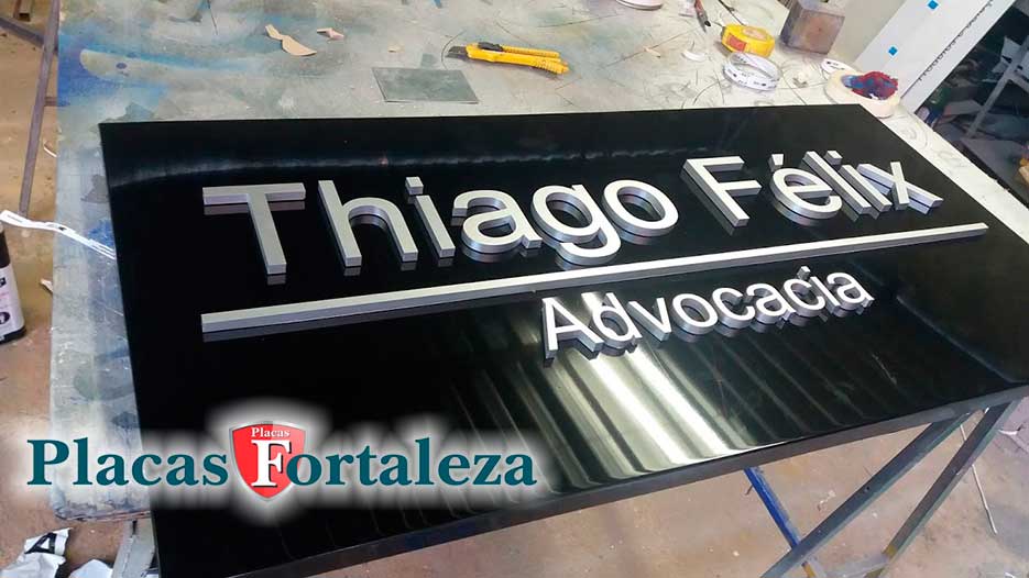 Placa de ACM com Letras em Acrílico
