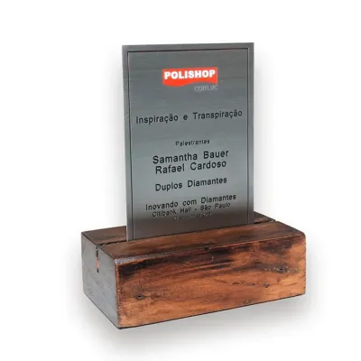 Placa de homenagem para mesa