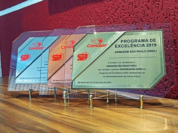 Placa Estilo Ouro, Prata e Bronze