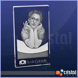 Placa personalizada em cristal retangular com gravação a laser personalizada no interior da peça