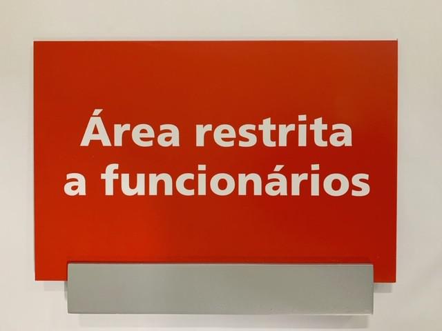 Placas de comunicação visual interna