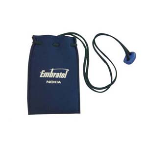 Porta-celular confeccionado em neoprene, com cordão e trava de plástico.