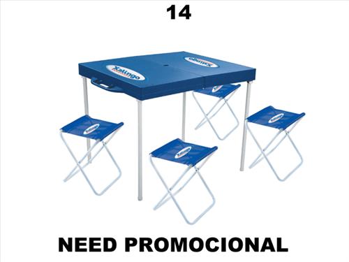 Praia 14 - mesa prática com banquetas