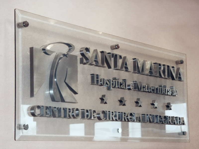 Placa de vidro adesivada ou com letras 3D — foto 2