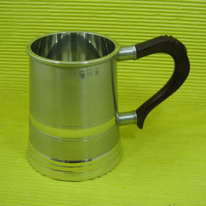 Caneca de chopp personalizada em estanho