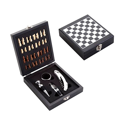 Kit vinho com 4 de peças e jogo de xadrez personalizado