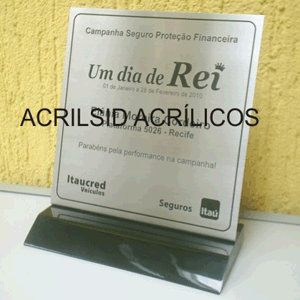 Troféu com base em acrílico personalizado