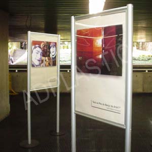 Porta-cartaz com visor em acrílico personalizado