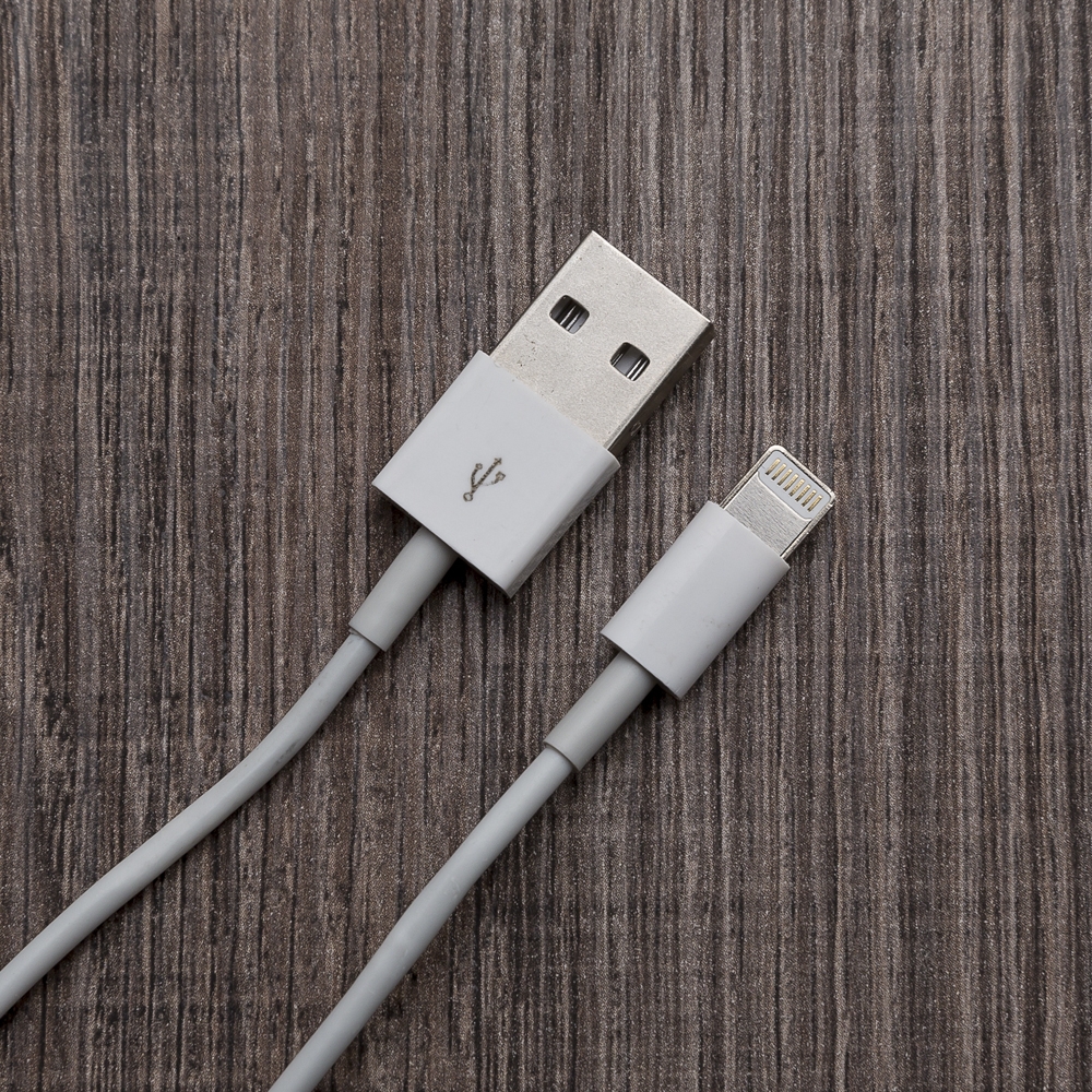 cabo usb com entrada lightning/iphone.