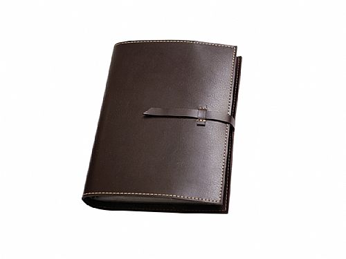 Álbum de fotos personalizado em couro ou sintético.