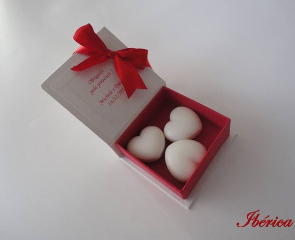 Caixa lembrancinha personalizada com sabonetinhos
