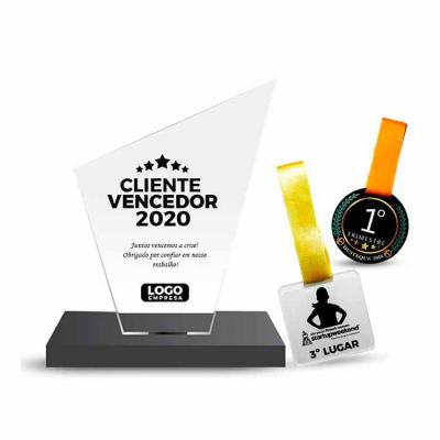 Produzimos troféus, medalhas, placas de homenagem, placas de menção honrosa, entre outros.
