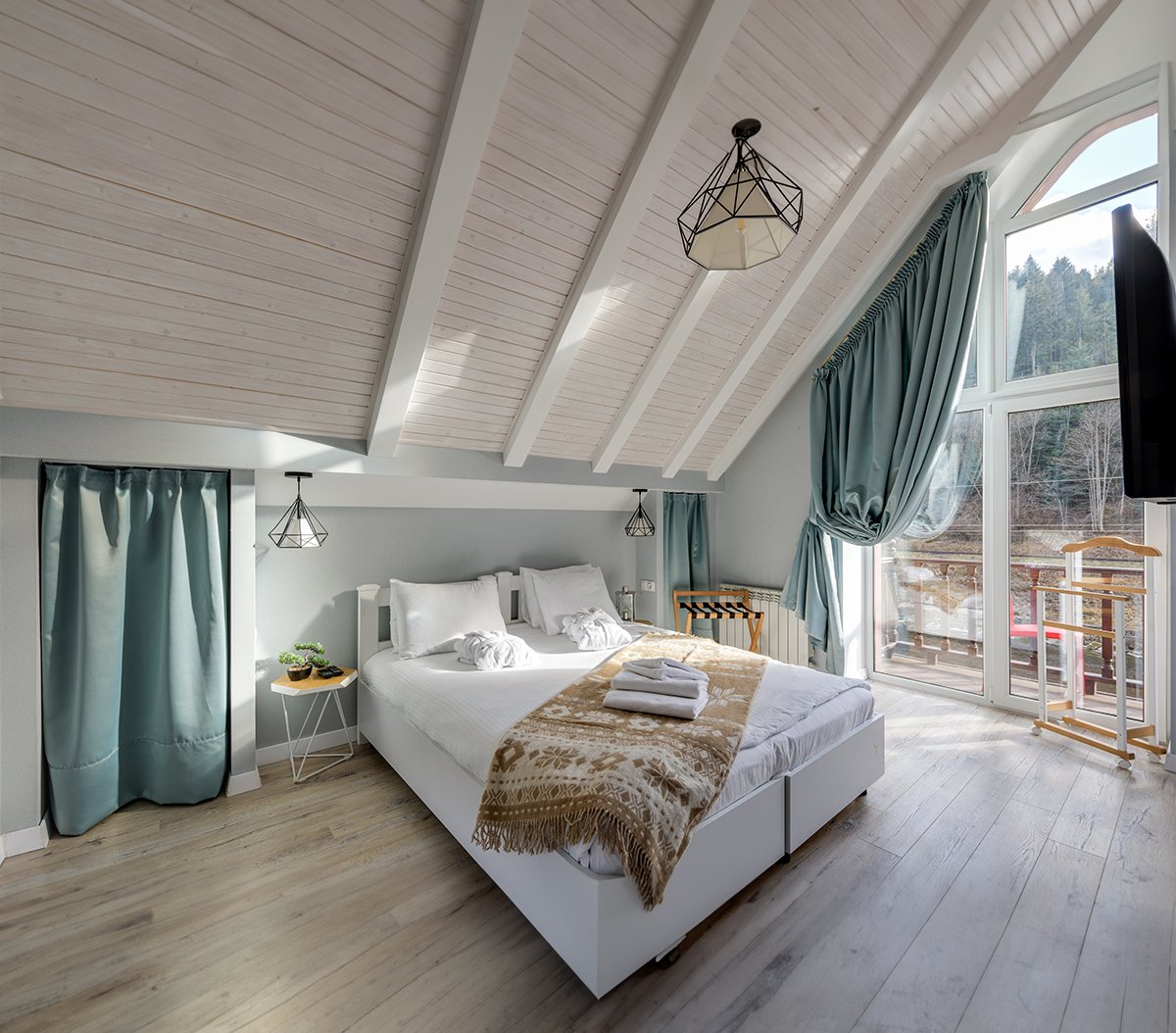 Rooms & Cottages