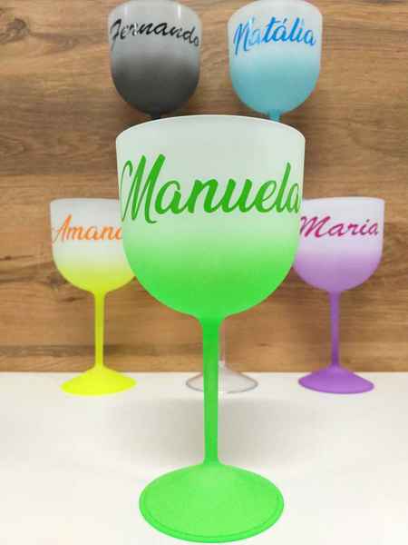 Taça de gin com nome degradê personalizada nomes individuais em adesivo 550ml