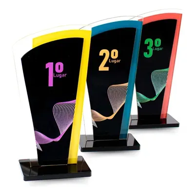 Troféu acrílico colorido personalizado