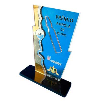 Trofeu Constituido Por Uma Placa de 10mm em Acrilico Cristal Com Placas Sobrepostas Nas Laterais em