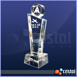 Troféu em cristal com 3 partes fixadas