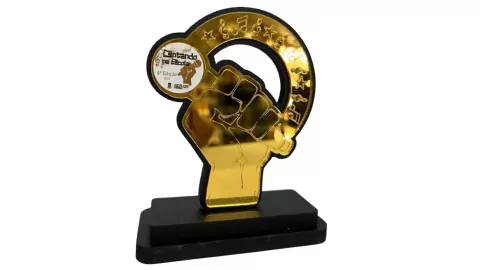 Troféu em MDF com Acrílico Espelhado Dourado de Música