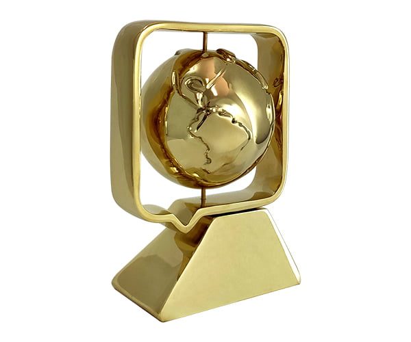 Troféu Giratório de globo dourado para Itaú Unibanco